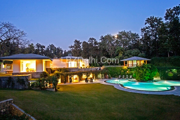5 BHK Modern Super Luxury Farm House for Sale in Maulsari Avenue, Westend Greens, South Delhi